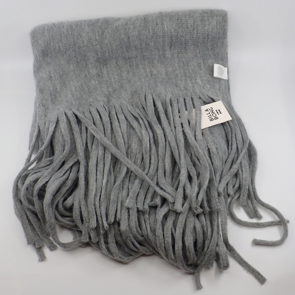 Billabong Accessories - Billabong Gray Large Oversized Scarf - NWT